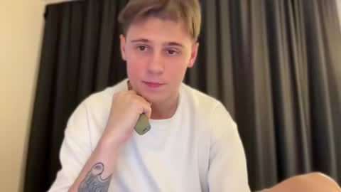 tyler_garrner online show from October 1, 4:00 pm