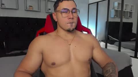 tyler_hank1 online show from October 28, 6:54 pm