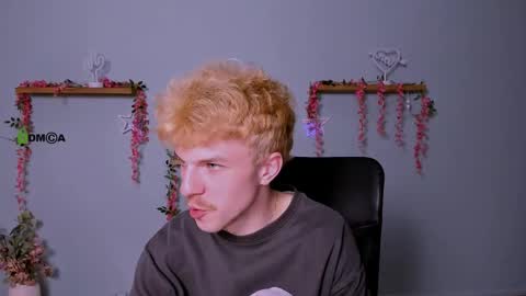 tyler_wolf_ online show from May 6, 9:21 am