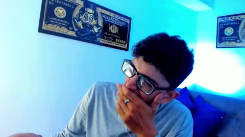Snapshot of tylerwhiite_ chatting on January 8, 2:57 am   online show from January 8, 2:57 am