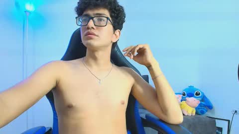 Snapshot of tylerwhiite_ chatting on September 23, 4:01 am   online show from September 23, 4:01 am