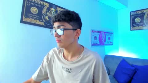 Snapshot of tylerwhiite_ chatting on January 25, 3:09 am   online show from January 25, 3:09 am