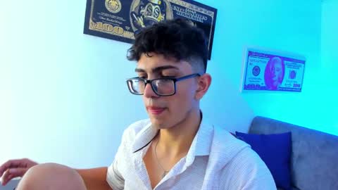 Snapshot of tylerwhiite_ chatting on December 31, 3:01 am   online show from December 31, 3:01 am