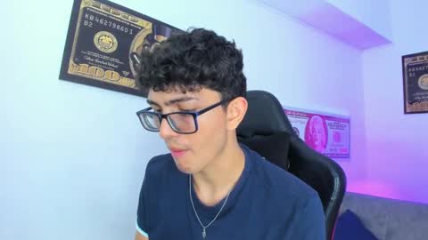 Snapshot of tylerwhiite_ chatting on March 11, 2:54 am   online show from March 11, 2:54 am
