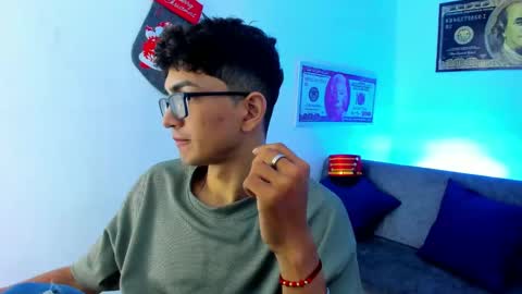 Snapshot of tylerwhiite_ chatting on December 14, 2:45 am   online show from December 14, 2:45 am