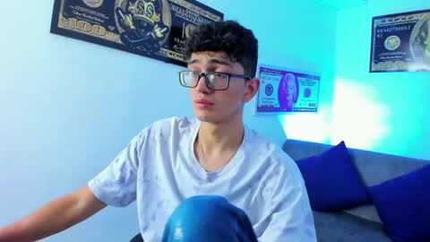 Snapshot of tylerwhiite_ chatting on January 23, 3:05 am   online show from January 23, 3:05 am