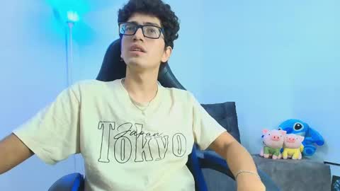 Snapshot of tylerwhiite_ chatting on September 28, 7:01 pm   online show from September 28, 7:01 pm