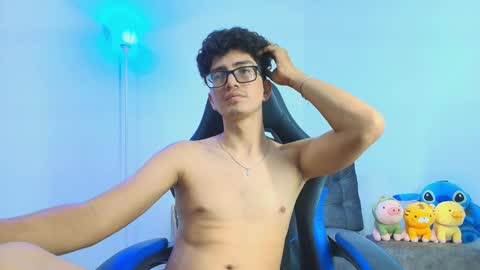 Snapshot of tylerwhiite_ chatting on October 18, 8:19 am   online show from October 18, 8:19 am
