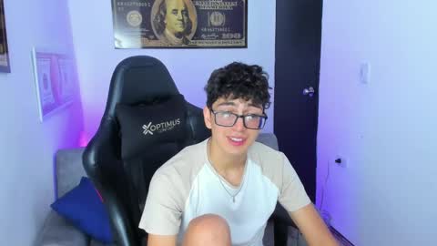 Snapshot of tylerwhiite_ chatting on March 9, 3:12 am   online show from March 9, 3:12 am