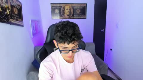 Snapshot of tylerwhiite_ chatting on March 2, 2:51 am   online show from March 2, 2:51 am