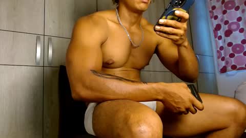 Snapshot of ulisess15 chatting on February 15, 12:01 pm Felipe  model independent online show from February 15, 12:01 pm