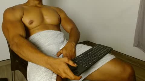 Snapshot of ulisess15 chatting on December 28, 3:47 am Felipe  model independent online show from December 28, 3:47 am