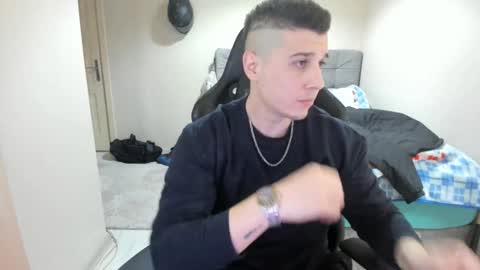 Snapshot of ulxer chatting on December 6, 8:07 pm hi im mike tyson -  online show from December 6, 8:07 pm