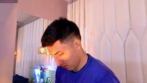 un_sluttyy online show from April 17, 11:35 am