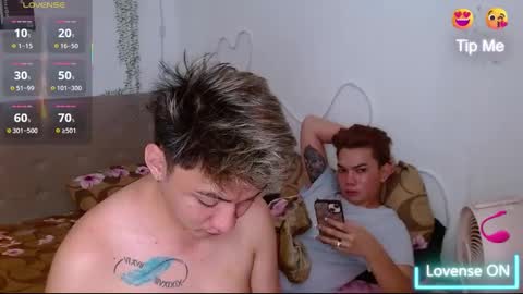 Snapshot of urdeityoflove_ chatting on October 20, 7:01 am rose and khristine online show from October 20, 7:01 am