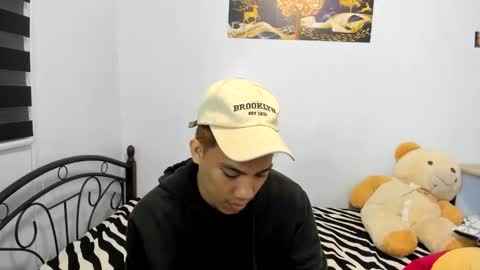 urfucker_vinz online show from May 20, 1:06 pm