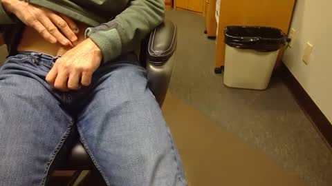 useemie online show from December 17, 7:37 pm