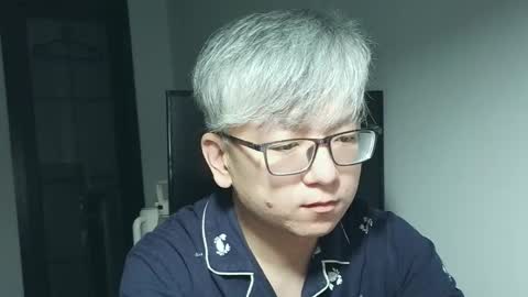 uuuffuu online show from October 20, 4:33 pm