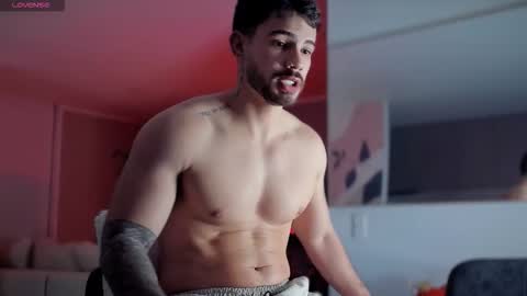 valenthinoking online show from December 16, 5:14 am