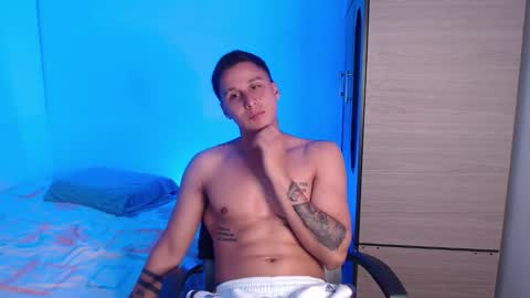 VALENTINO online show from October 14, 2:07 am