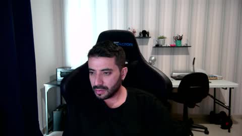 Snapshot of vallartamexi chatting on October 20, 8:57 pm Roberto Carlos online show from October 20, 8:57 pm