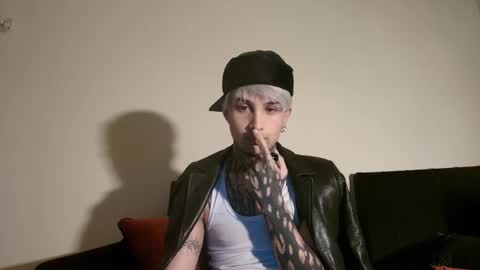 david guzman i model independenthelp me with a thumbs up online show from March 4, 5:21 am