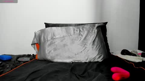 Van online show from February 24, 11:09 pm