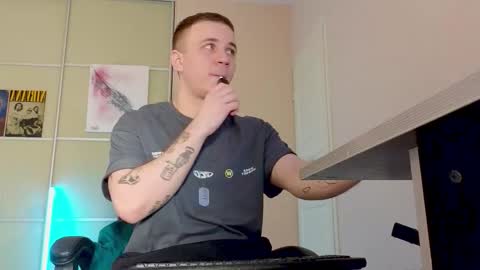 Ethan online show from October 14, 11:39 am