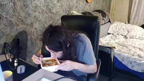 vialeras online show from December 8, 1:35 am