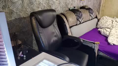 vialeras online show from December 12, 4:15 am