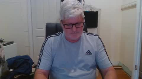 Snapshot of viper654321 chatting on January 19, 6:42 am viper654321 online show from January 19, 6:42 am