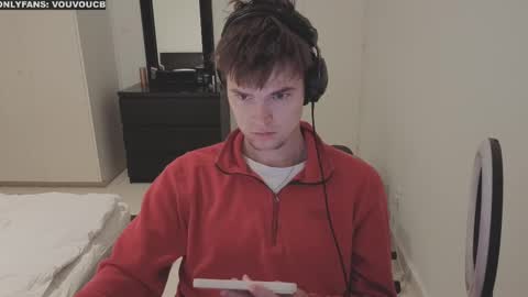 Snapshot of vouvoucouple chatting on March 9, 8:21 pm Tim online show from March 9, 8:21 pm