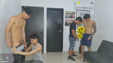 voyeurism_guys online show from June 9, 10:33 pm