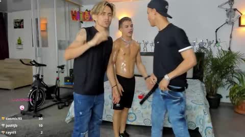 voyeurism_guys online show from October 13, 12:05 am