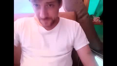 Snapshot of walex0900 chatting on October 5, 2:04 am walex0900 online show from October 5, 2:04 am