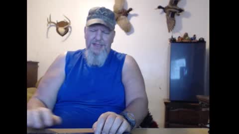 Snapshot of walkingbird chatting on October 11, 11:20 pm walkingbird online show from October 11, 11:20 pm