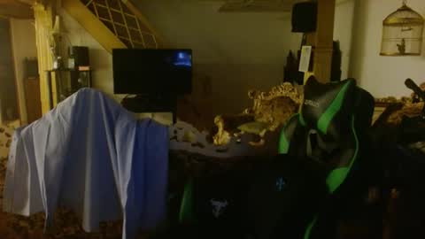 whatsthislol online show from November 6, 12:35 am