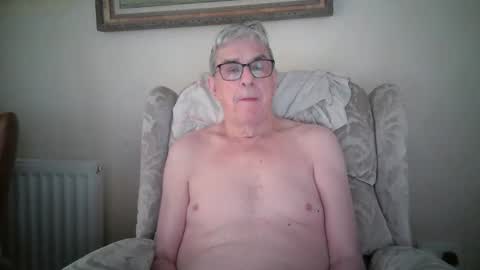 Snapshot of whitebriefs009 chatting on October 7, 8:29 am whitebriefs009 online show from October 7, 8:29 am