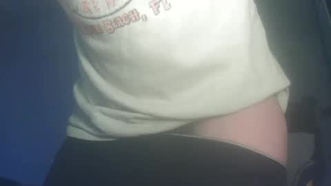 Snapshot of whiteduke81 chatting on October 29, 7:50 pm Whiteduke online show from October 29, 7:50 pm