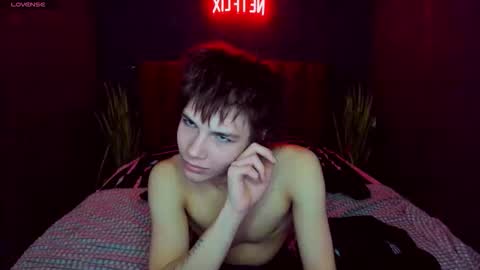 Snapshot of whiterabbit342 chatting on October 23, 1:25 pm Geoffrey online show from October 23, 1:25 pm