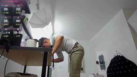 Snapshot of wilsonjules chatting on February 24, 5:53 pm WilsonJules online show from February 24, 5:53 pm