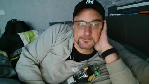 Snapshot of wirzwei8883 chatting on October 4, 4:01 pm Dirty online show from October 4, 4:01 pm