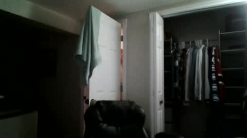 woodeee77 online show from April 3, 12:07 am