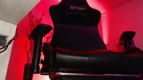 Snapshot of woondeer17 chatting on October 21, 7:50 pm Woondeer online show from October 21, 7:50 pm