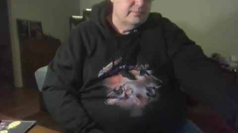 Snapshot of wvalentin0 chatting on October 27, 3:31 am Wren online show from October 27, 3:31 am