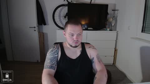 Snapshot of x19marco93x chatting on December 7, 1:51 pm x19marco93x online show from December 7, 1:51 pm