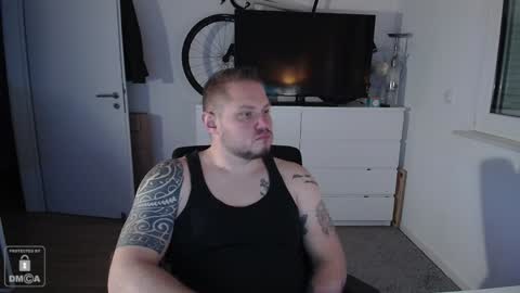 Snapshot of x19marco93x chatting on December 5, 6:34 pm x19marco93x online show from December 5, 6:34 pm