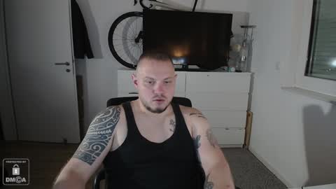 Snapshot of x19marco93x chatting on December 12, 8:32 pm x19marco93x online show from December 12, 8:32 pm