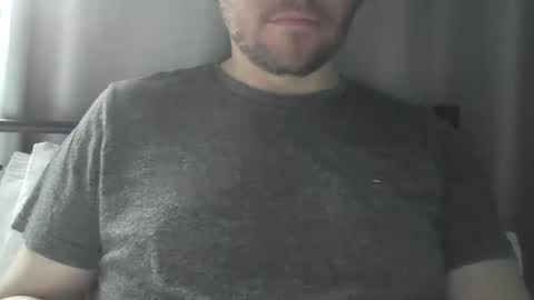 Snapshot of x_yes chatting on December 17, 10:55 am x_yes online show from December 17, 10:55 am