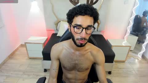 ISSANDER online show from December 4, 7:45 pm